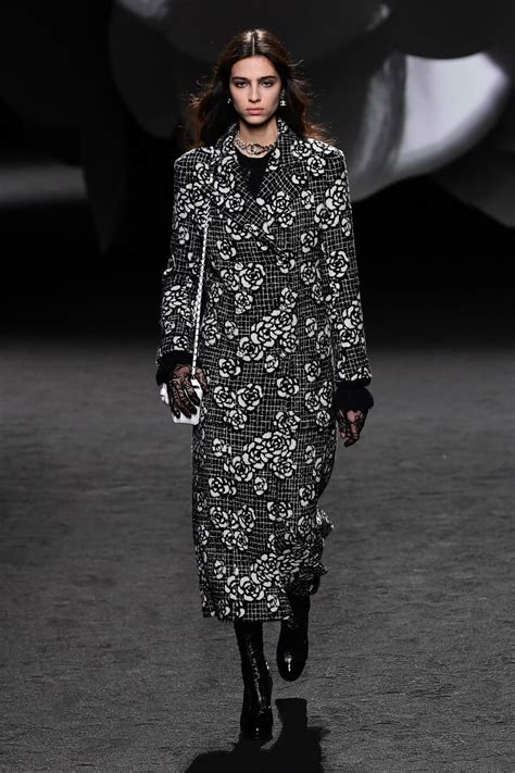 Le tendenze capelli Inverno 2023 alla sfilata di Chanel 